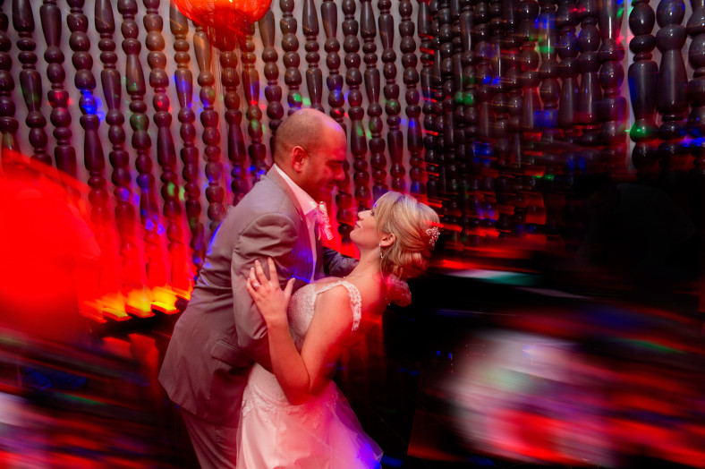 bride and groom first dance