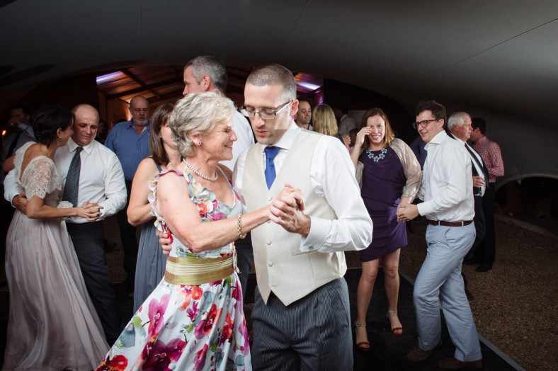 groom and mother dancing
