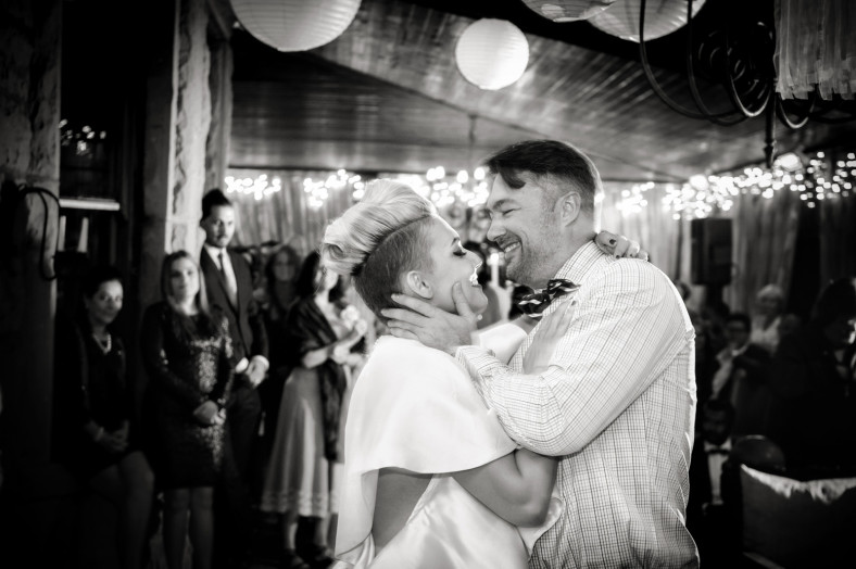 bride and grom first dance