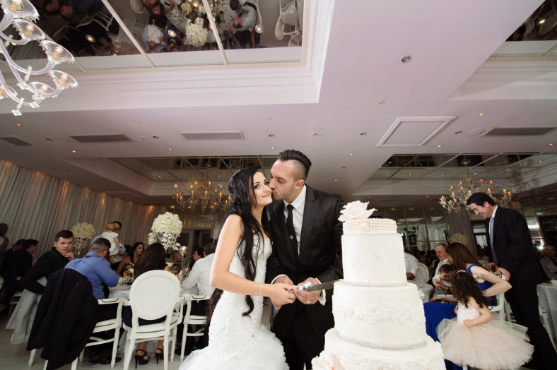 The Oyster Box Hotel Documentary Portuguese Wedding Photography Reception Cake cutting