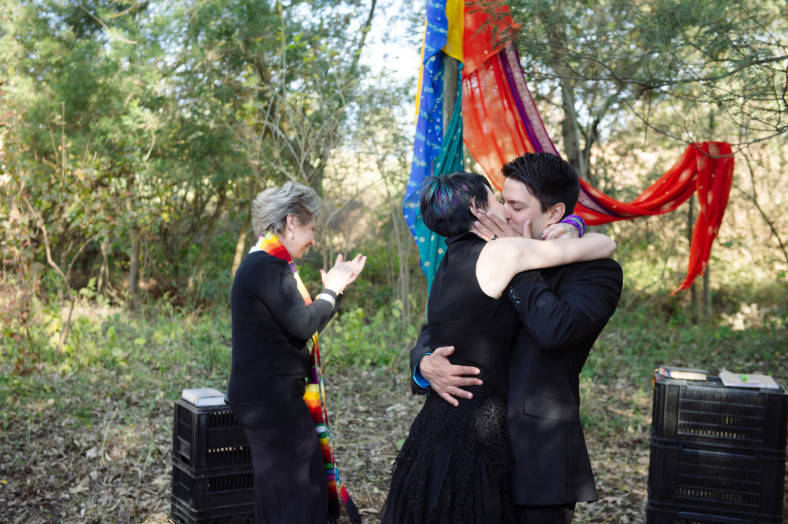 rock and roll bride first kiss