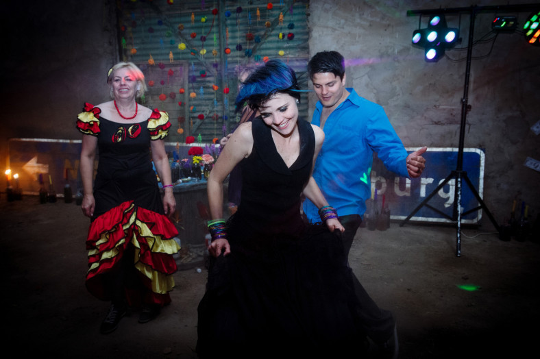 barn wedding dancing