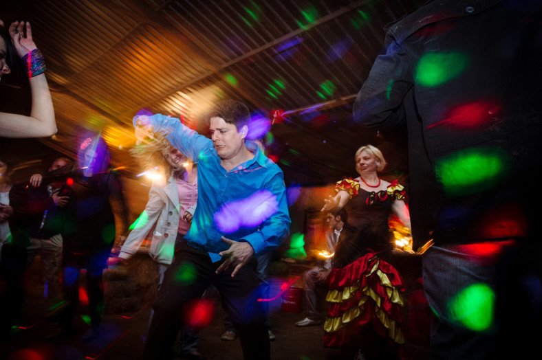 barn wedding dancing