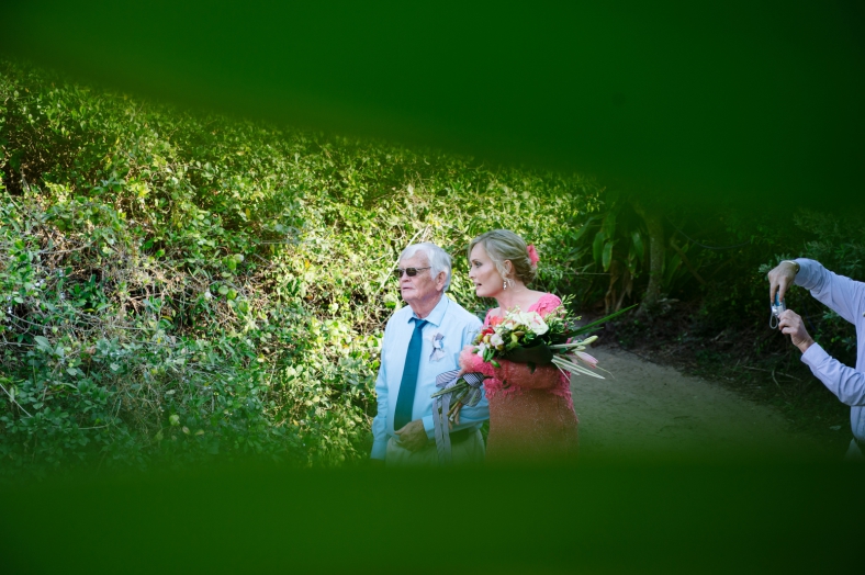Photobomb wedding