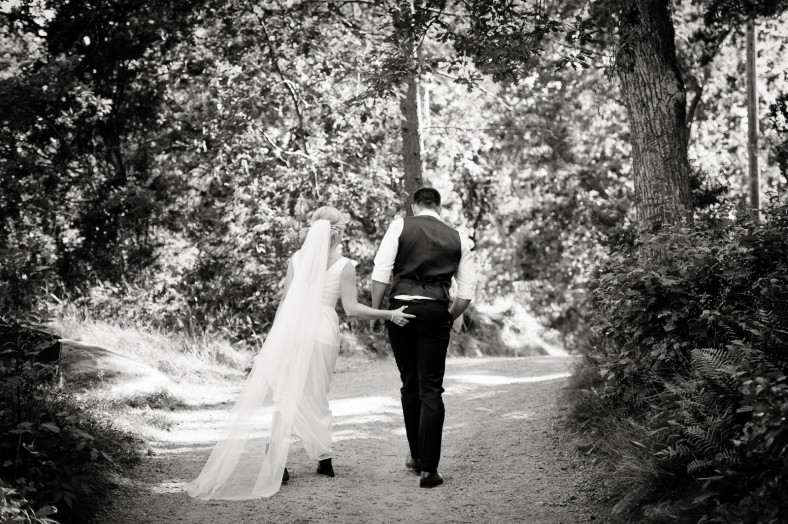 bride squeezes groom ass