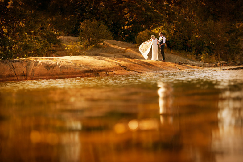 bride and groom golden hour