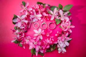 Wedding rings with spring flowers